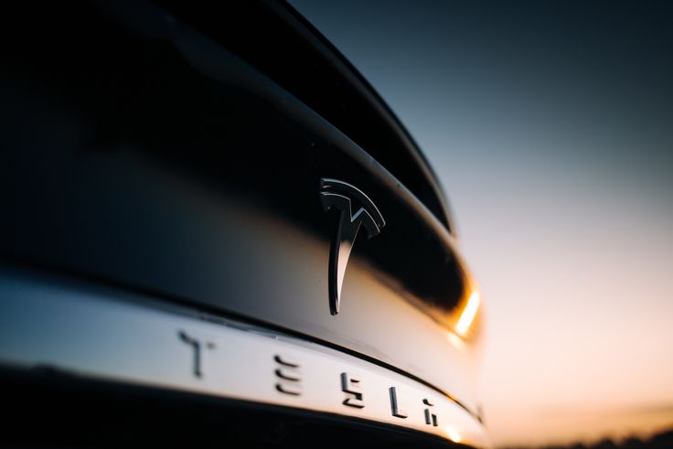 Comment recharger sa voiture électrique avec un Superchargeur Tesla 