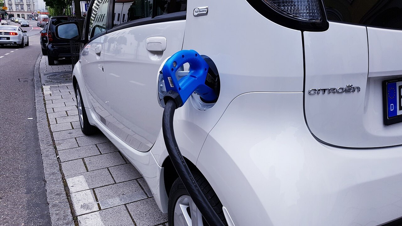 Pourquoi choisir la LOA pour votre voiture électrique ?